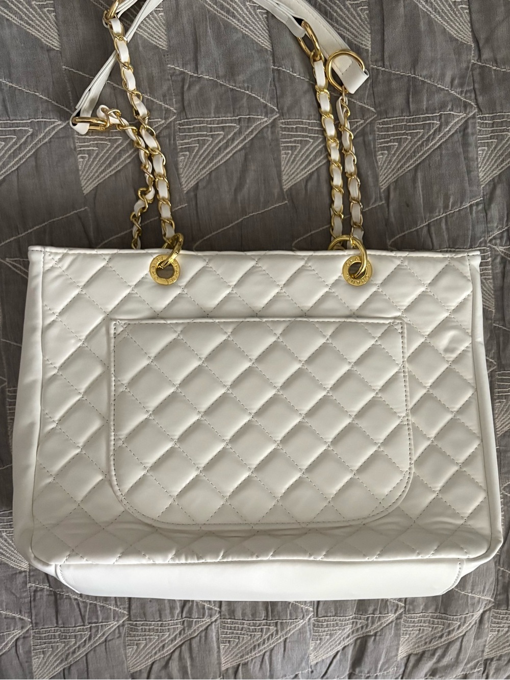 NWOT Classic Quilted Shoulder Bag with Gold Chain - Picture 3 of 11